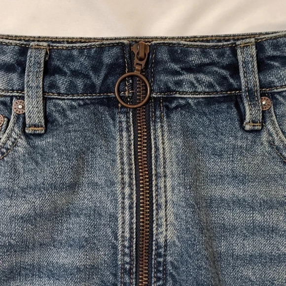 We The Free Full Zip Denim Frayed Hem Mini Skirt, Color Blue (Dark Wash) Size 24 - Picture 7 of 16